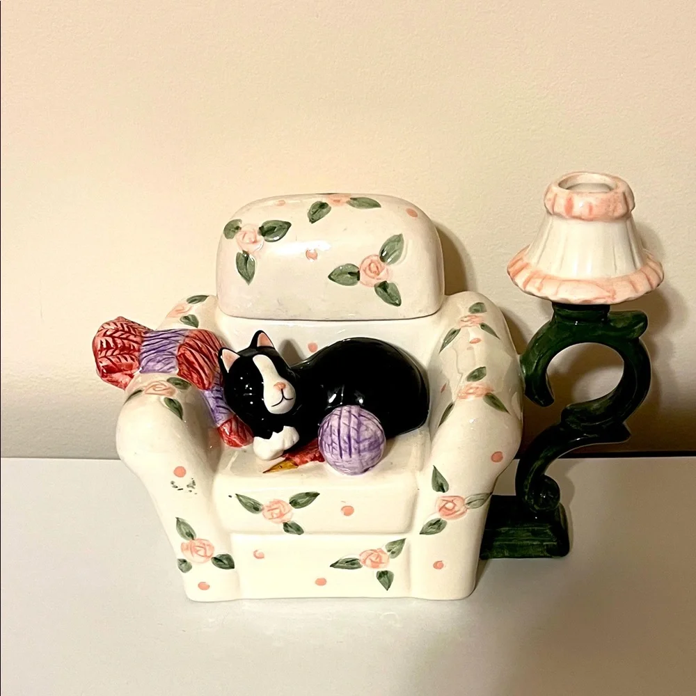 Vintage World Bazaar Teapot Tuxedo Floral Cat Sleeping on Armchair. Like New